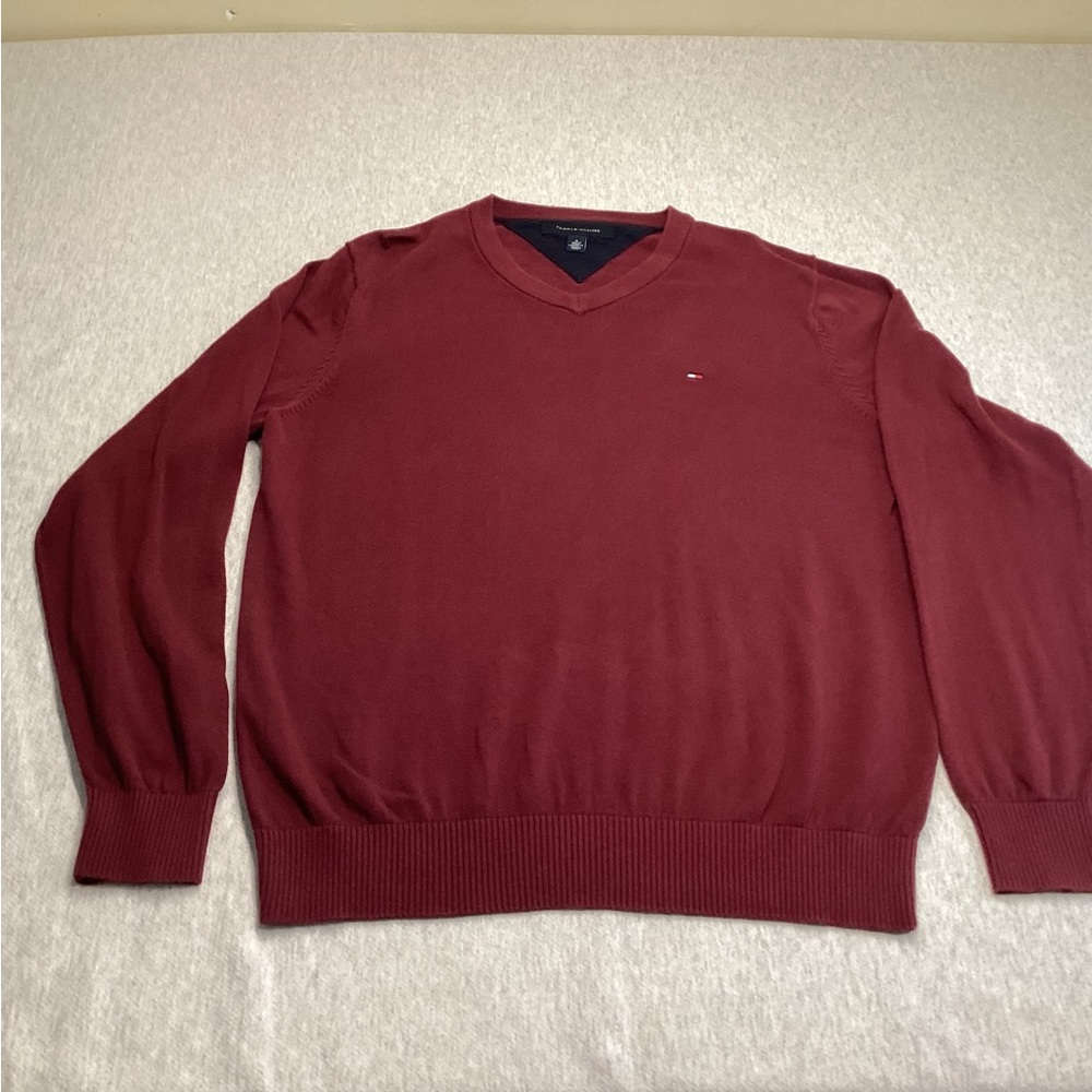 TOMMY PULLOVER KNIT SWEATER MEN’S MEDIUM V-NECK PULLOVER 100% COTTON BURGUNDY